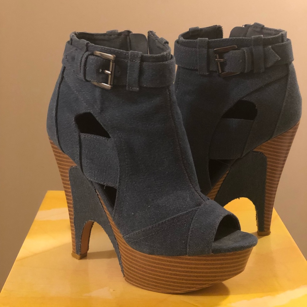 Wedge bootie